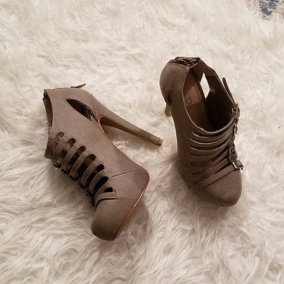 High heels - Picture 2 of 3